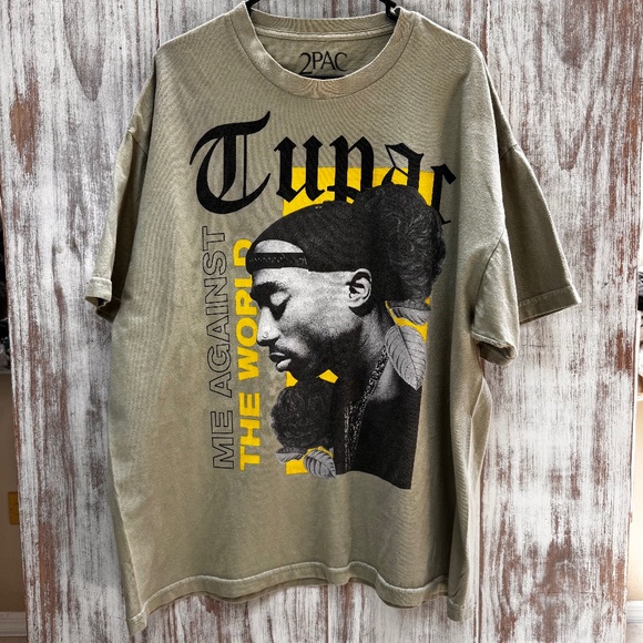 2Pac Shakur Mens 2XL Graphic T-Shirt Me Against the World Rap Artist - Picture 1 of 6